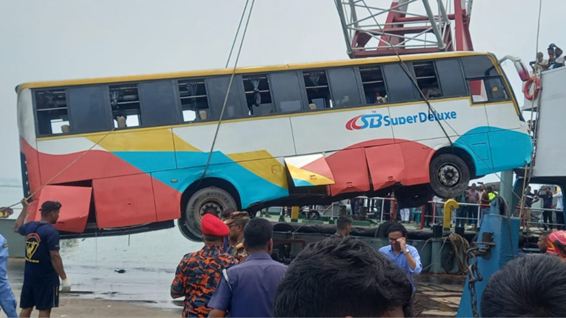 দৌলতদিয়ায় নদীতে বাস, দুই তদন্ত কমিটি