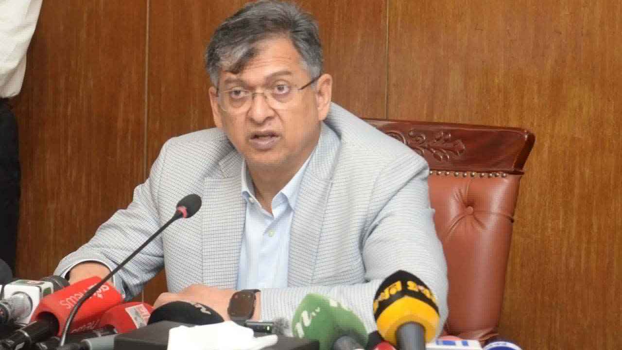 আওয়ামী লীগের প্রতিষ্ঠাবার্ষিকী ঘিরে সতর্ক থাকার নির্দেশ দেওয়া হয়েছে: স্বরাষ্ট্রমন্ত্রী