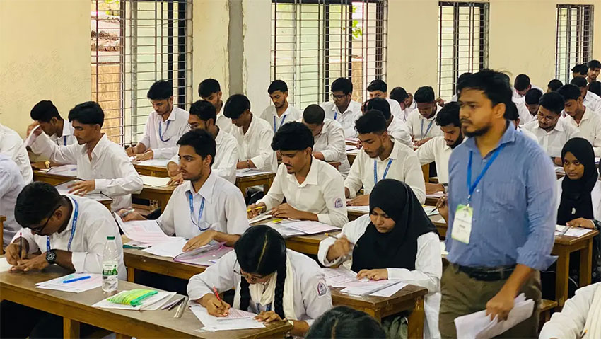 এইচএসসির প্রথম দিনেই অনুপস্থিত ২৪ হাজারের বেশি পরীক্ষার্থী, ঝরে পড়েছে ৩৬ শতাংশ শিক্ষার্থী